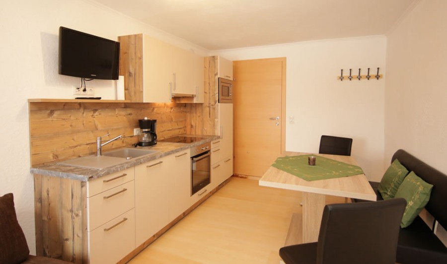 Voll ausgestattete Wohnküche im Appartement am Bauernhof Rittisserhof in Ramsau am Dachstein